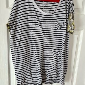 Old Navy Black and White Striped Short Sleeve Tee